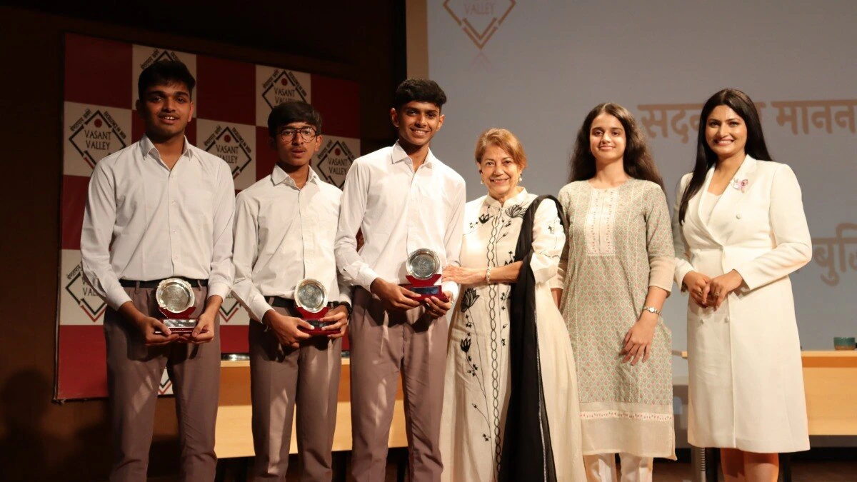 “Delhi’s Vasant Valley School Wins Top Prize at Hindi Debate Competition”